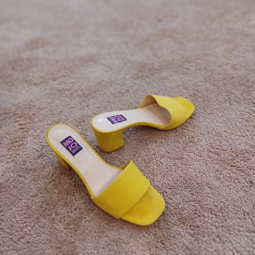 MOJO MOXY Yellow Suede Sandals Size 8.5M